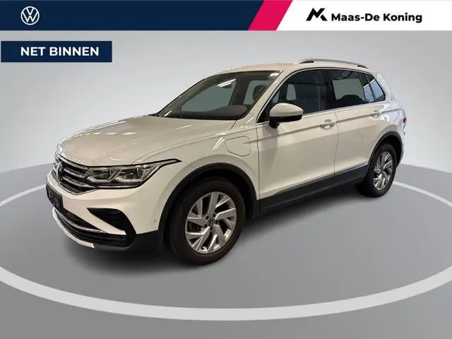 Volkswagen Tiguan 1.4 TSI 245pk DSG eHybrid Life Business · SOH 91,9% · 360 Camera · Inklap. Trekhaa...