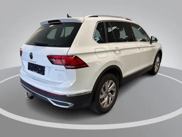 Volkswagen Tiguan 1.4 TSI 245pk DSG eHybrid Life Business · SOH 91,9% · 360 Camera · Inklap. Trekhaa...