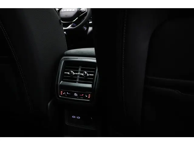 Skoda Kodiaq 1.5 TSI PHEV Sportline Business | WINTER PACK | PANORAMADAK | ACHTERBANKVERWARMING | TR...