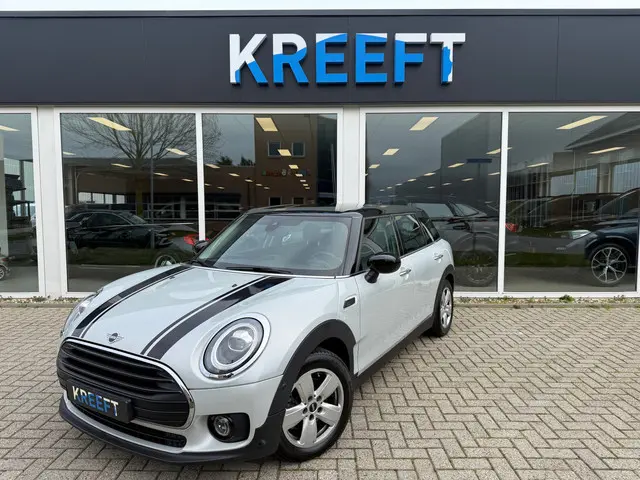 MINI Mini Clubman 1.5 Cooper Essential Automaat