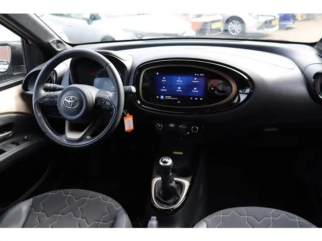 Toyota Aygo X 1.0 VVT-i Envy, JBL Audio, Bitone Lak, 18 Inch velgen