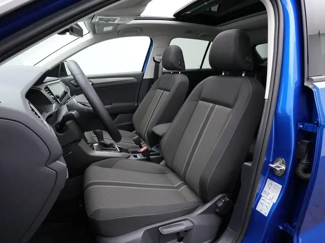 Volkswagen T-Roc 1.5 TSI 150 pk DSG Style | Panoramadak | Stoelverwarming | Adaptive Cruise | Naviga...
