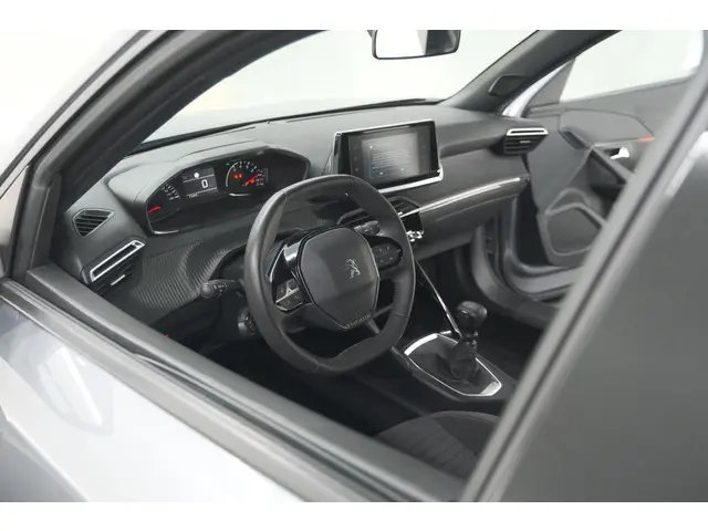Peugeot 2008 PureTech 100 Active Pack | Allseason Banden | Parkeersensoren | Navigatie | Apple Carpl...