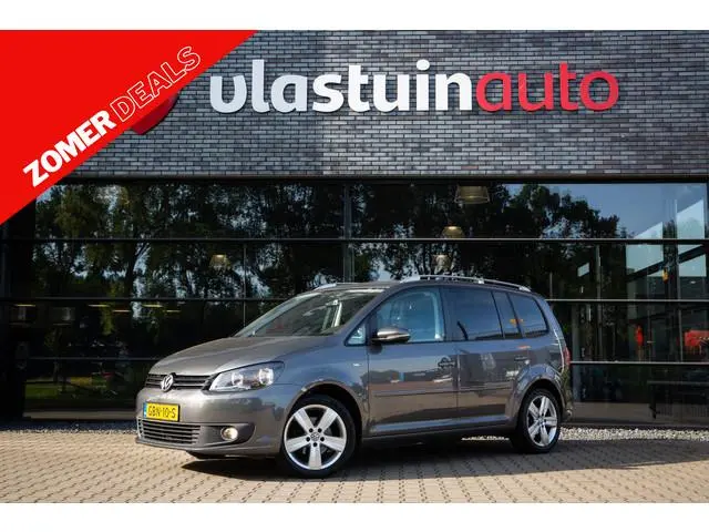 Volkswagen Touran 1.2 TSI Highline BlueMotion , Panoramadak, Trekhaak, Cruise control, Achteruitrijc...