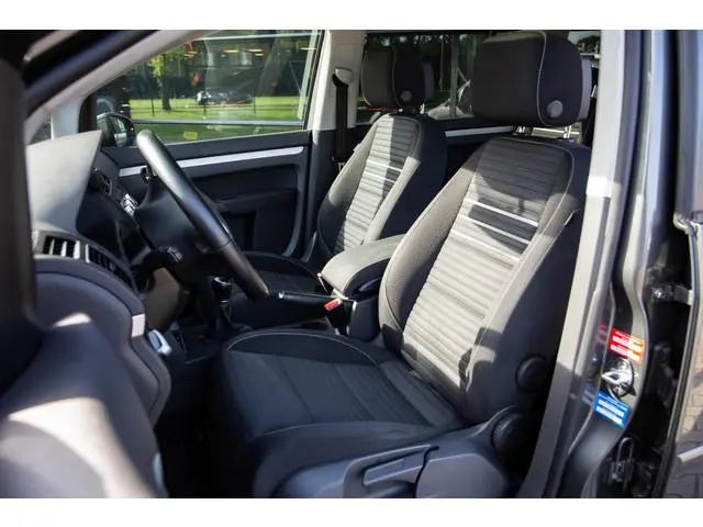 Volkswagen Touran 1.2 TSI Highline BlueMotion , Panoramadak, Trekhaak, Cruise control, Achteruitrijc...