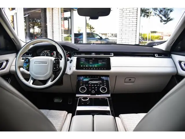 Land Rover Range Rover Velar 3.0 V6 SC AWD R-Dynamic HSE Zitklima 360 Camera