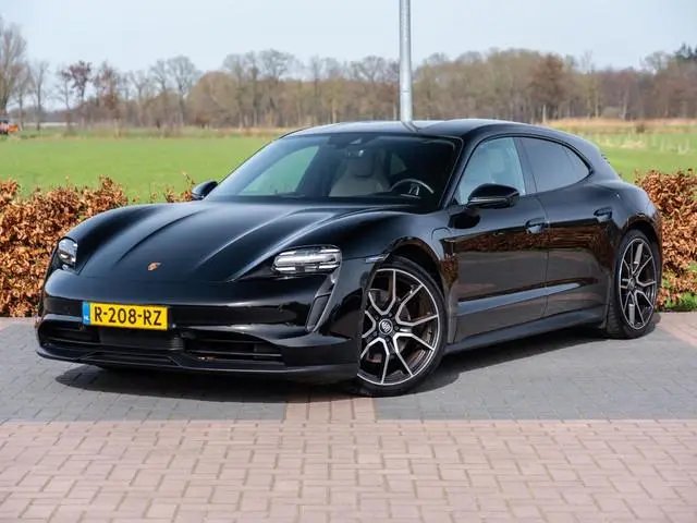 Porsche Taycan Sport Turismo 79 kWh | 21” Exclusive LM | Achterasbesturing | Bose Surround Pr