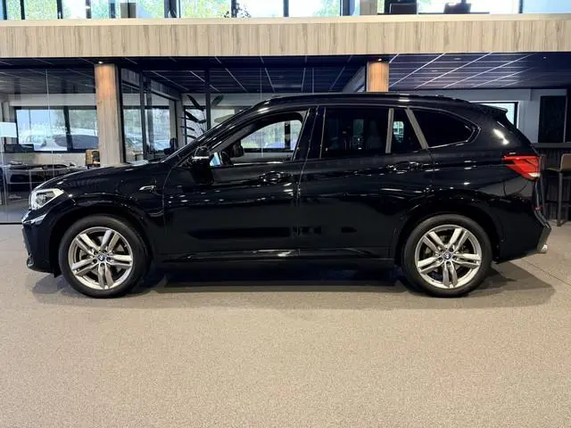 BMW X1 xDrive25e High Executive M-Sport | Panorama | HUD | Camera | Carplay