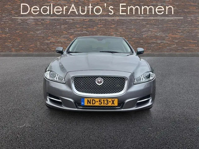 Jaguar XJ