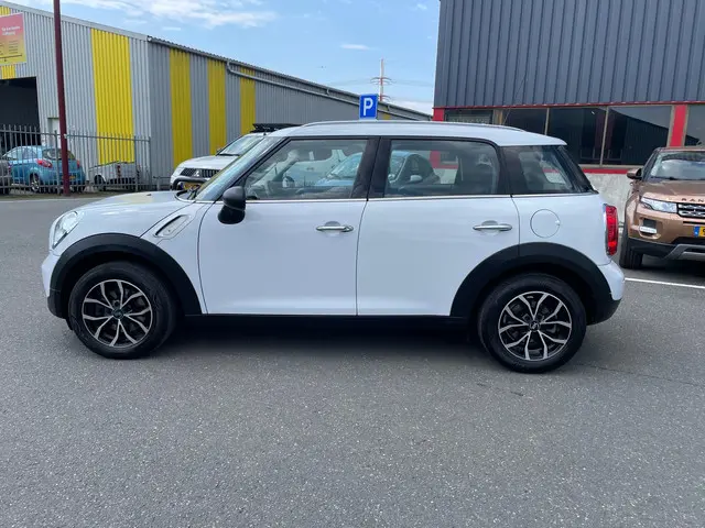 Mini Mini Countryman 1.6 One Chili / AUTOMAAT / SP VLG / OHB /