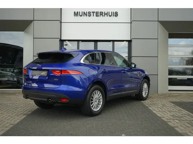 Jaguar F-PACE 2.0t AWD Pure | Verwarmde voorstoelen |