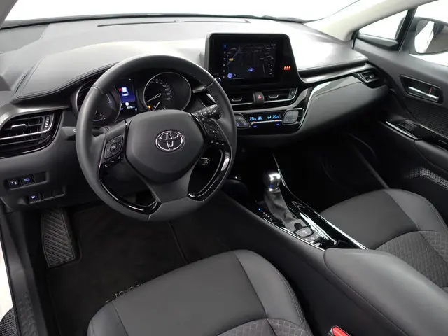 Toyota C-HR 1.8 Hybrid Dynamic Sport Aut- Full Maxton Design, Two Tone, Smoke PPF, Xenon Led, Camera...