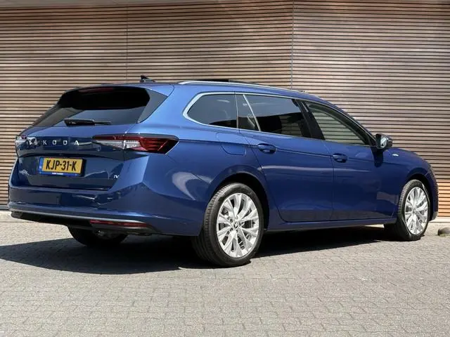 ŠKODA Superb 1.5 TSI PHEV  Laurin & Klement Panodak / Leder / led Matrix / HUD / Canton  enz enz