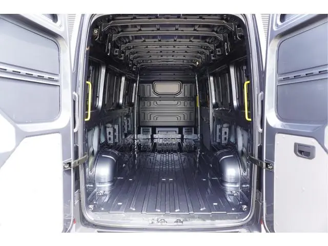 Volkswagen Crafter 180pk  RWD L4H3/L3H2 Apple carplay Camera Navigatie Parkeersensoren LED 3-zits
