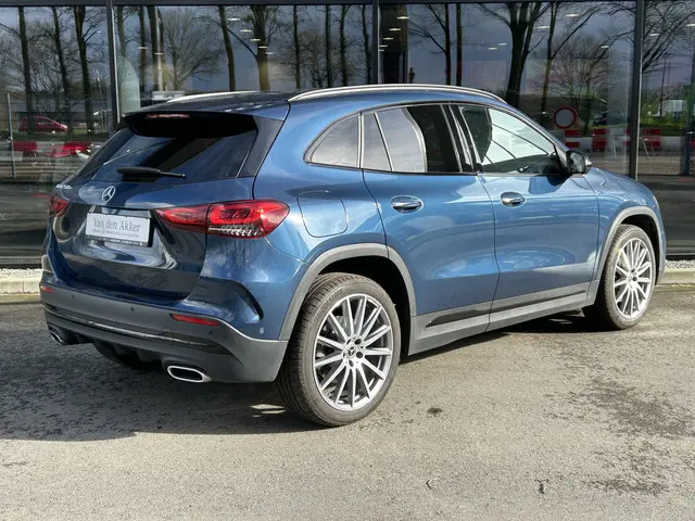 Mercedes-Benz GLA 250e AMG // Distronic // Headup // 360 Camera // MultiBeam // Keyless // 20" // Ad...