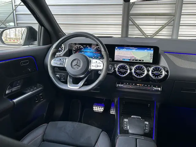 Mercedes-Benz GLA 250e AMG // Distronic // Headup // 360 Camera // MultiBeam // Keyless // 20" // Ad...