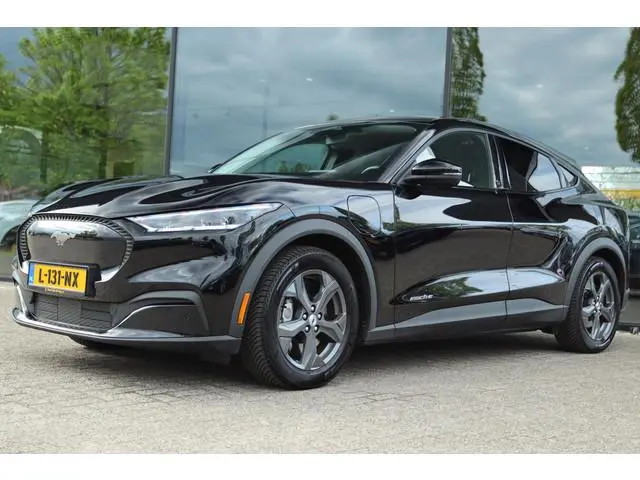FORD MUSTANG MACH-E RWD 75KWH SOH 95% | CARPLAY | CAMERA | WINTERPACK | LEDER | DODEHOEK