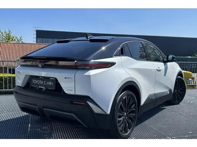 Toyota C-HR+ Executive AWD 77 kWh, Executive Plus Pack, Nieuw en snel leverbaar met €3.000,- inruilp...