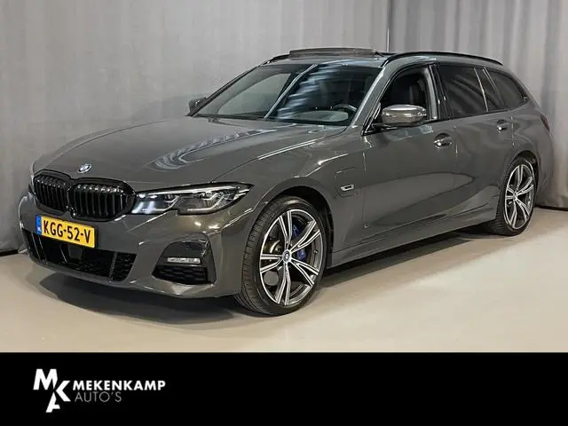 BMW 3-serie Touring 330e xDrive High Executive 19"/Panoramadak/Adaptieve cruise/Stoelverwarming + me...
