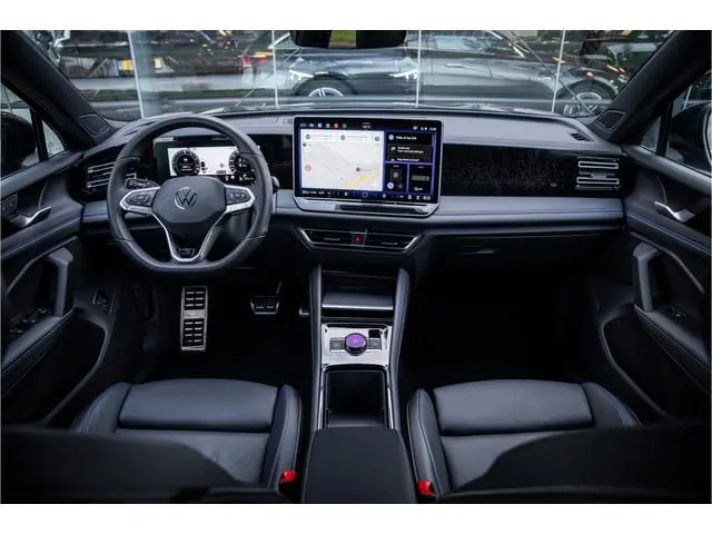 Volkswagen Tiguan eHybrid R-Line Edition ** Panodak ** Trekhaak ** Leder ** Memory Harman/Kardon **...
