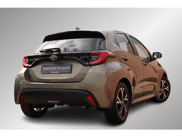 Toyota Yaris 1.5 Hybrid 115 Dynamic Limited Parkeersensoren, Stoelverwarming, Apple Carplay / Androi...