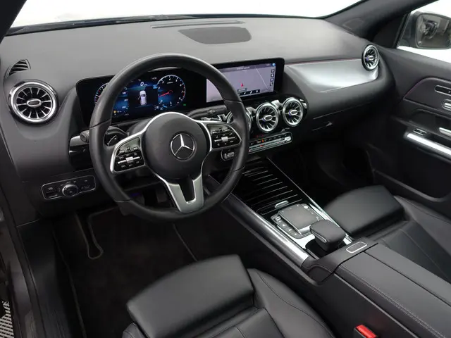 Mercedes-Benz GLA-klasse 200 Premium Luxury Aut- Panoramadak, Memory Seats, Sfeerverlichting, Camera...
