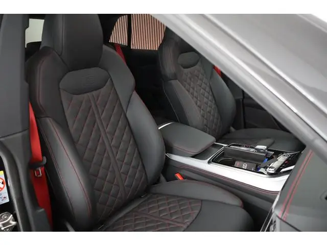 Audi Q8 60 TFSI e 490pk quattro Pro Line S Competition Trekhaak 360Camera Leder Laser LED HUD B&O Me...