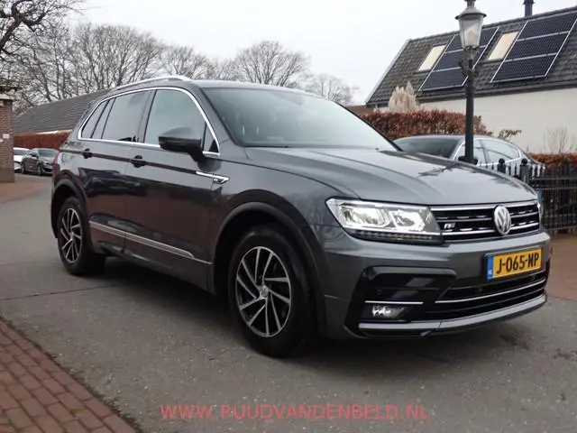 Volkswagen Tiguan 1.5 TSI ACT R-LINE CARPLAY / ACC / VIRTUAL-DISPLAY / KEYLESS