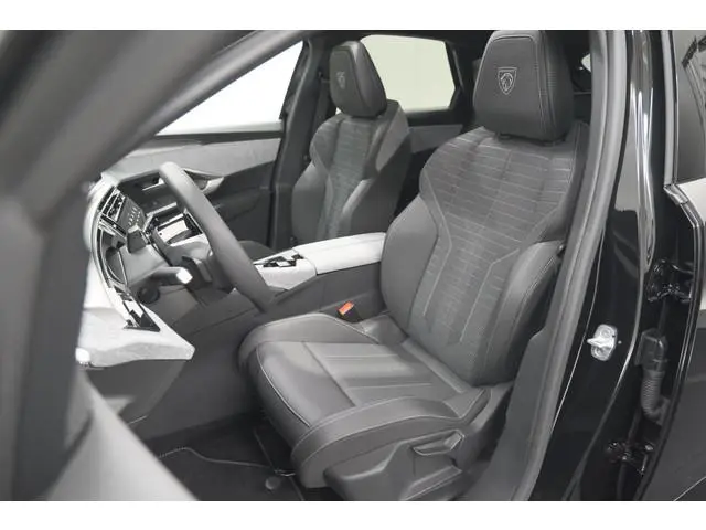 Peugeot e-3008