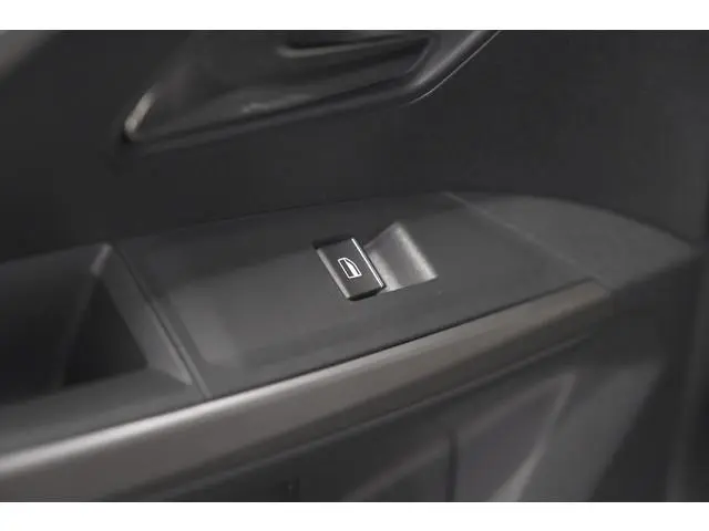 Peugeot e-3008