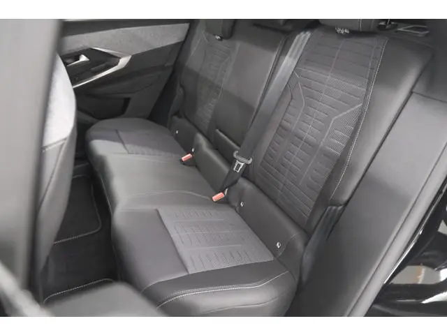 Peugeot e-3008