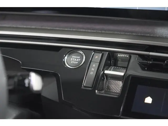 Peugeot e-3008