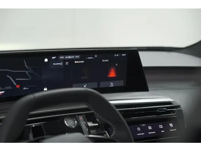 Peugeot e-3008