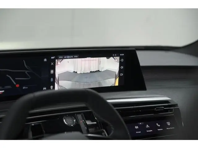 Peugeot e-3008