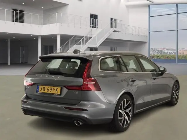 Volvo V60 2.0 T5 Momentum 251 PK NIEUWE MODEL LED LEEER NAVI CLIMA NL AUTO