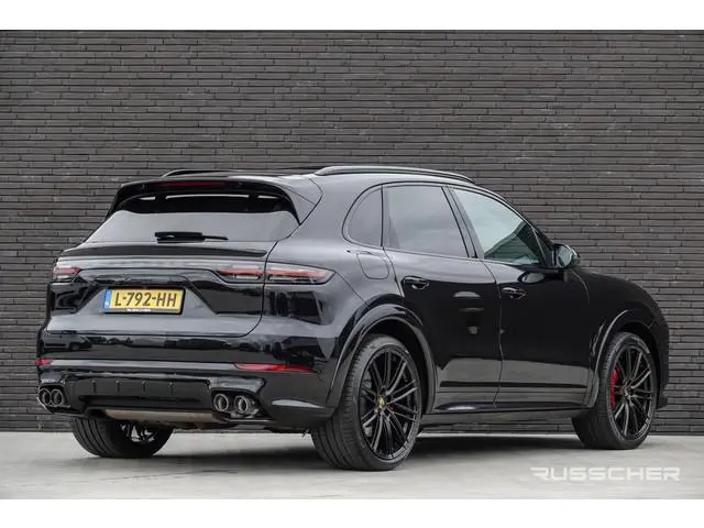 Porsche Cayenne 3.0 E-Hybrid 462Pk | Tech Art | Sport-Design Pakket | Akrapovic | Luchtvering | Pano...