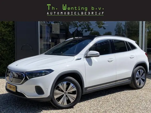 Mercedes-Benz EQA 300 4MATIC AMG Line 67 kWh | Panoramadak | Stoelverwarming | 1800kg Trekgewicht |...