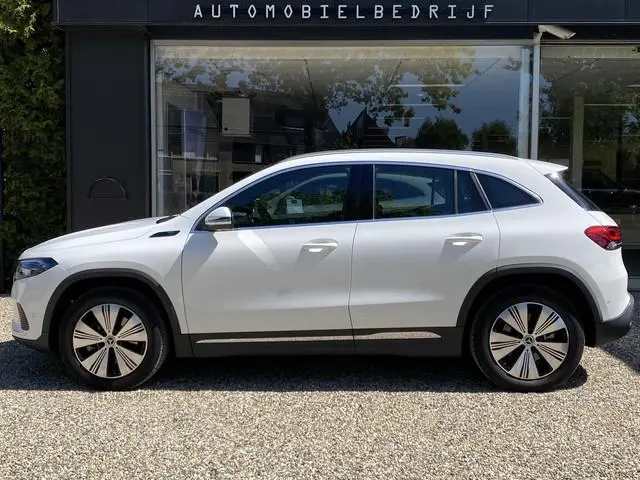 Mercedes-Benz EQA 300 4MATIC AMG Line 67 kWh | Panoramadak | Stoelverwarming | 1800kg Trekgewicht |...