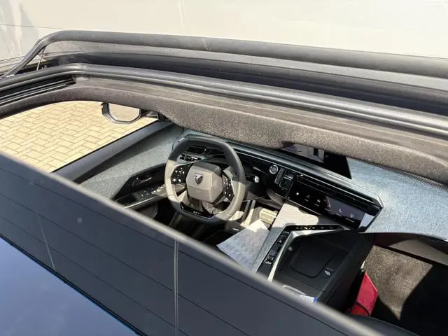 Peugeot e-3008