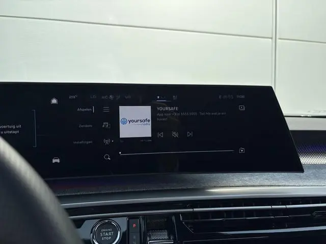 Peugeot e-3008