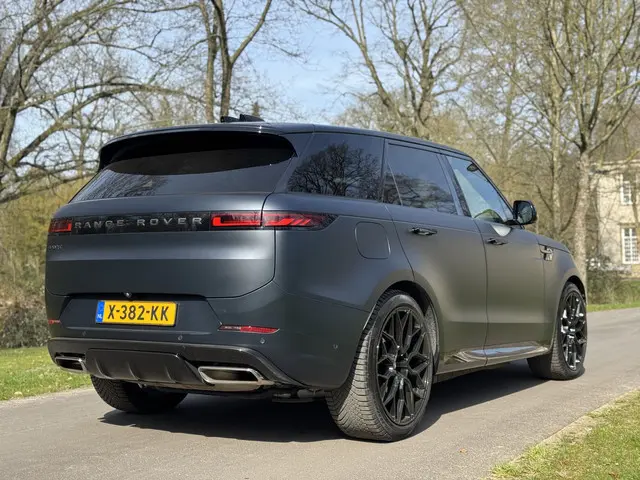 Land Rover Range Rover Sport 3.0 P440e Dynamic SE BTW 23"
