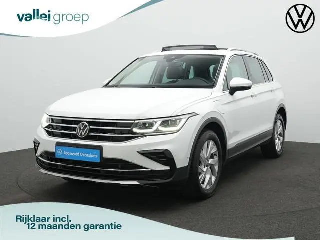 Volkswagen Tiguan 1.4 TSI eHybrid 245 pk Elegance | Panoramadak | Trekhaak | IQ Light | Geheugenstoe...