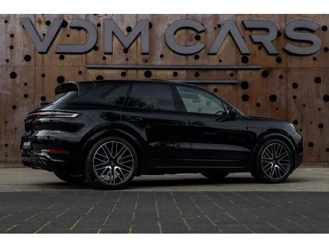 Porsche Cayenne 3.0 E-Hybrid | PASM | Soft-Close | Panorama | Chrono | 18-Weg | 360 | HUD | BOSE |