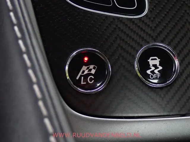 Aston Martin V12 Vanquish