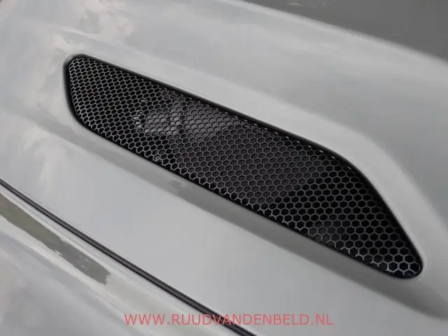 Aston Martin V12 Vanquish