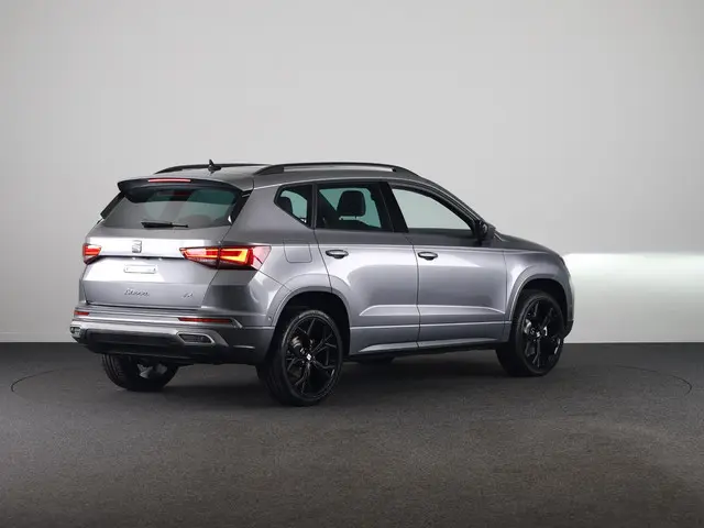 SEAT Ateca 1.5 TSI FR Business Intense | Velgen 'Exclusive Glossy Black', 19 inch | Kuipstoelen, Din...