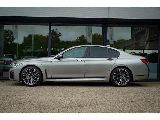 BMW 7-serie 745e High Executive / M-Sport / Schuifdak / Massage / Co-Pilot / Bowers&Wilkins / Alcant...
