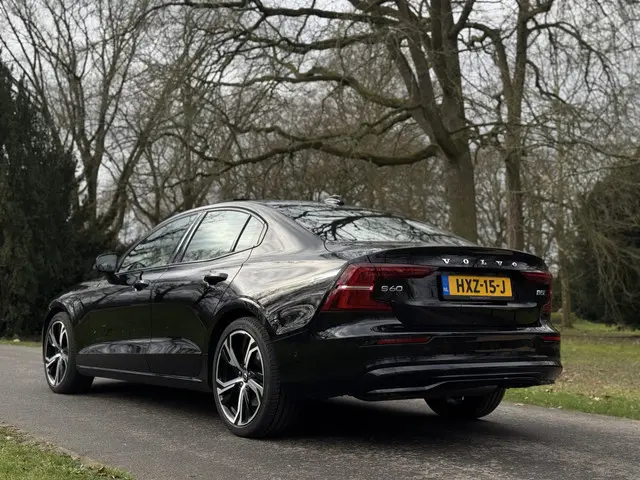 Volvo S60 2.0 B5 R-Design Pano HUD