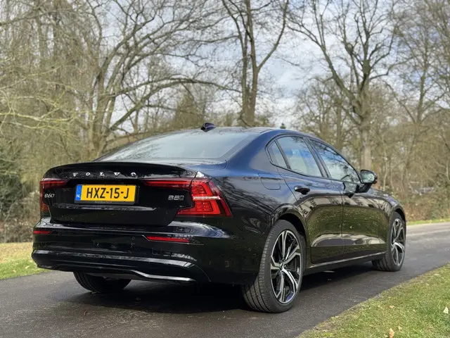 Volvo S60 2.0 B5 R-Design Pano HUD