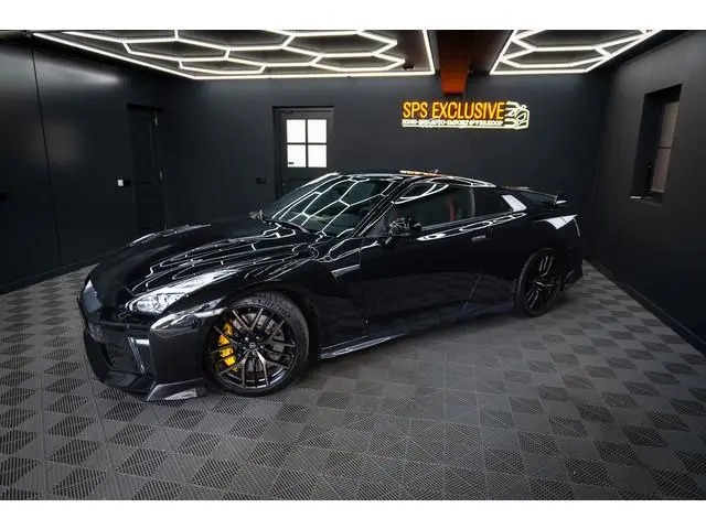 Nissan GT-R